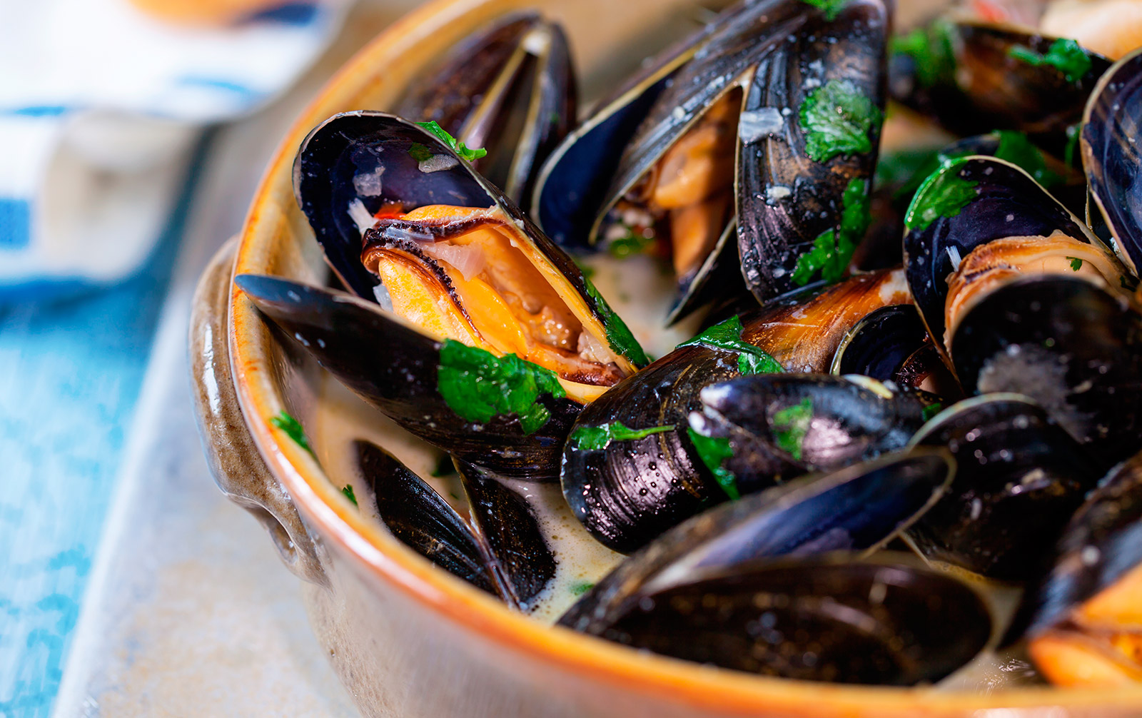 Clams (or Mussels) in “Salsa verde”