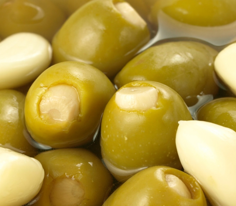 Oliven Gefüllt mit Knoblauch